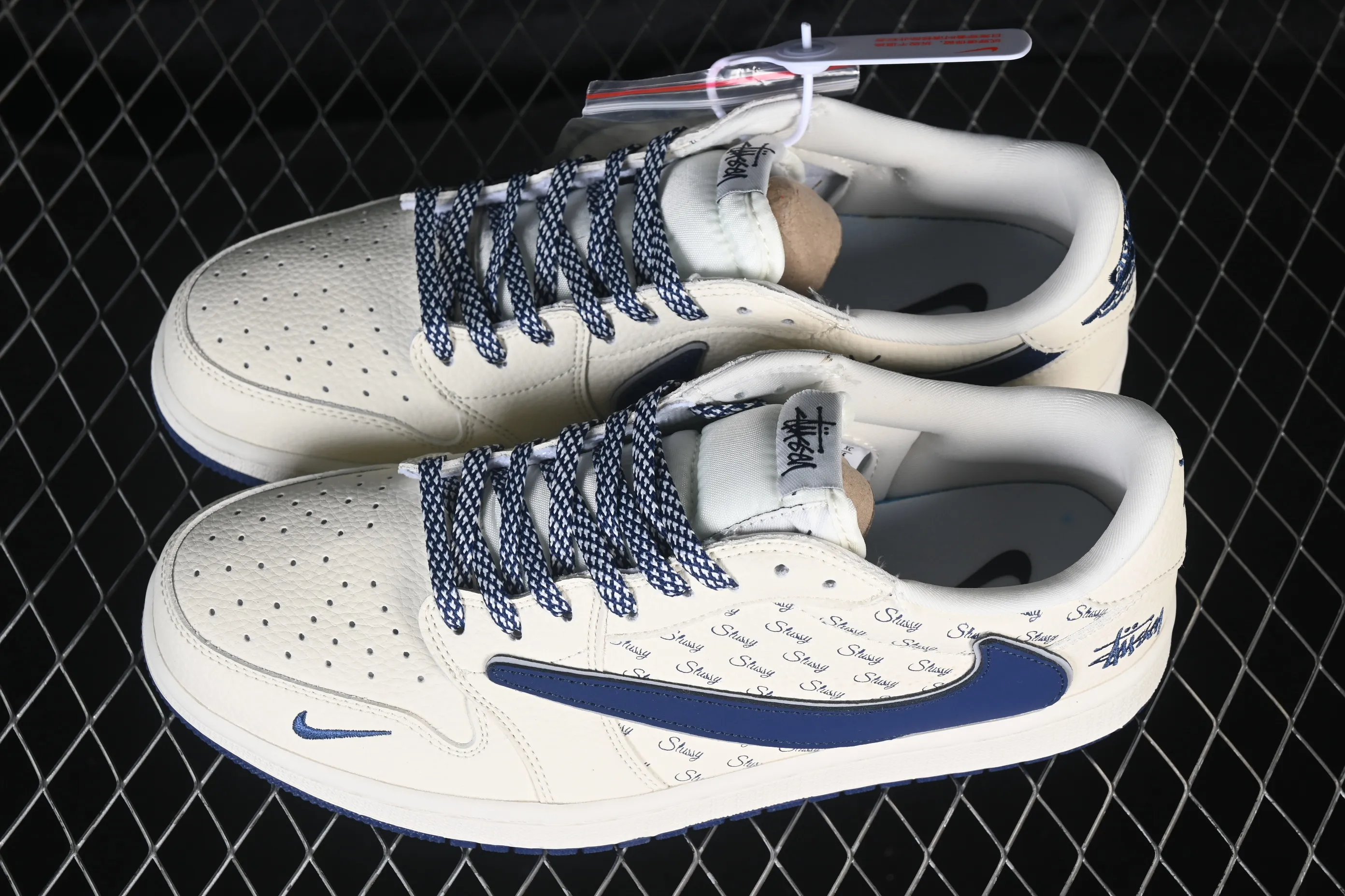 All categories Air Jordan Jordan series basketball shoes Air Jordan 1 Low High-end customized low-top sneakers Air Jordan 1 Low AJ1 Joe 1 joint model High-end customized low-top casual sneakers LD2028-065